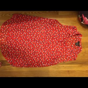 Red button sleeveless top